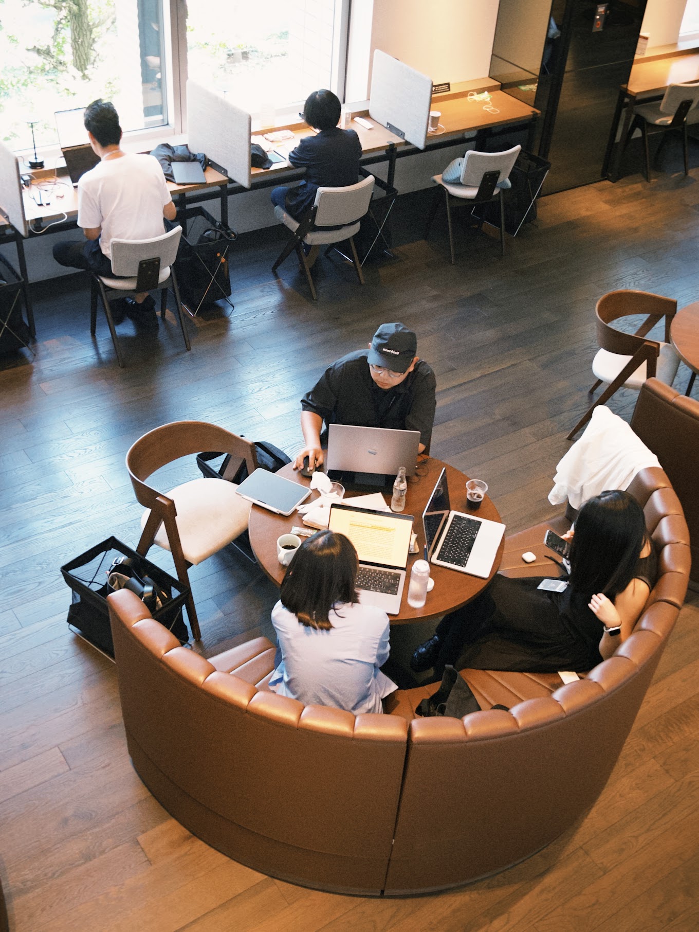 TSUTAYA BOOKSTORE SHARE LOUNGE